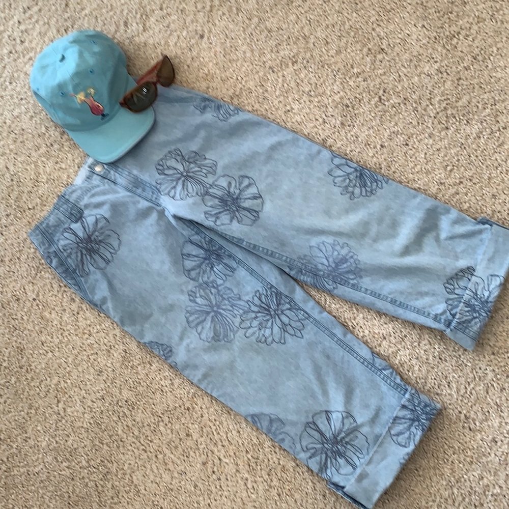 LIZ CLAIBORNE DENIM CROPS